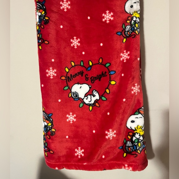 Snoopy Throw Blanket Peanuts Berkshire Christmas Lights Merry & Bright Red 🎄❤️ - Picture 5 of 5